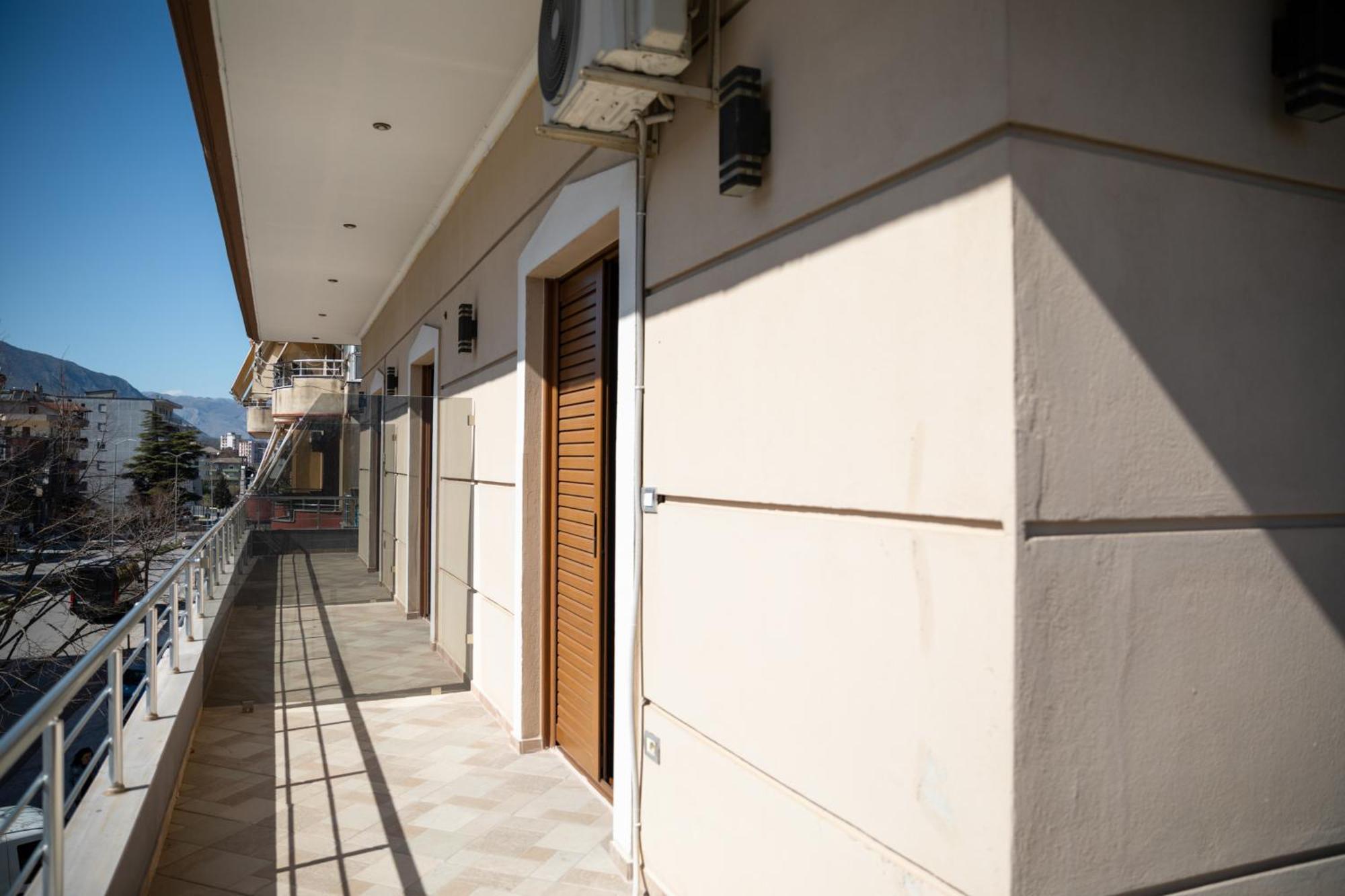 Bora Hotel Gjirokastër Exteriör bild