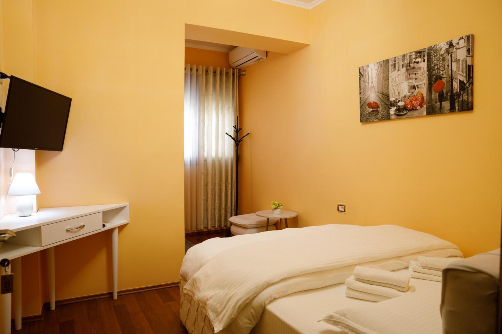 Bora Hotel Gjirokastër Exteriör bild