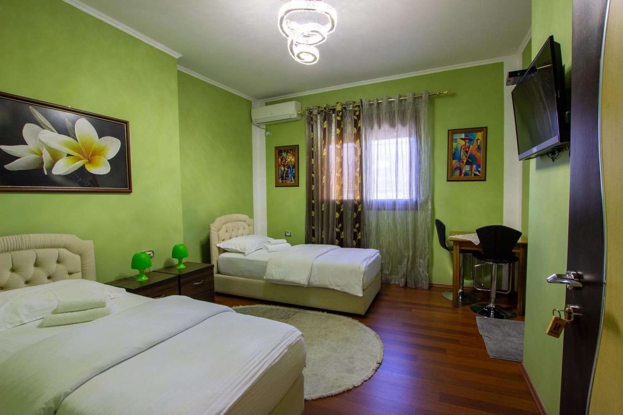 Bora Hotel Gjirokastër Exteriör bild
