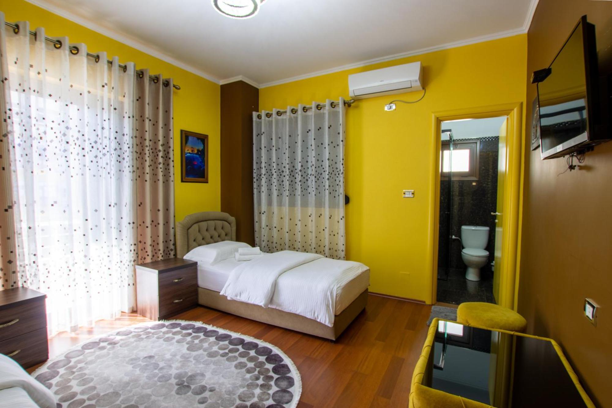 Bora Hotel Gjirokastër Exteriör bild